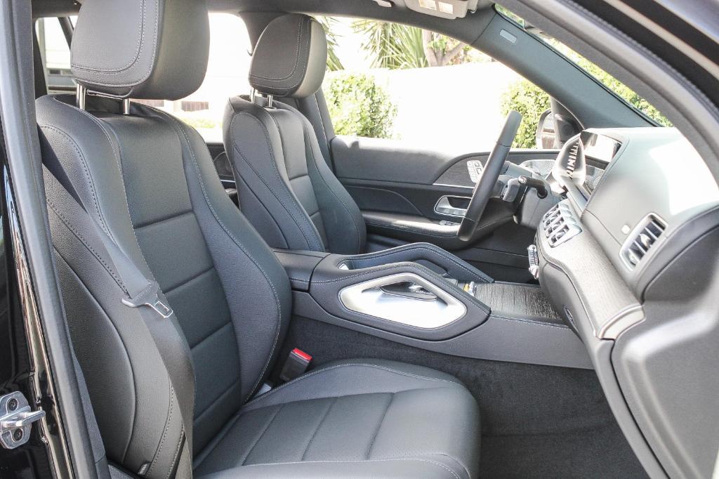 new 2025 Mercedes-Benz GLS 450 car, priced at $91,945