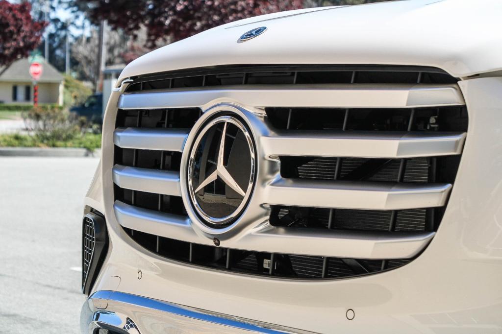 new 2024 Mercedes-Benz GLS 450 car, priced at $90,125