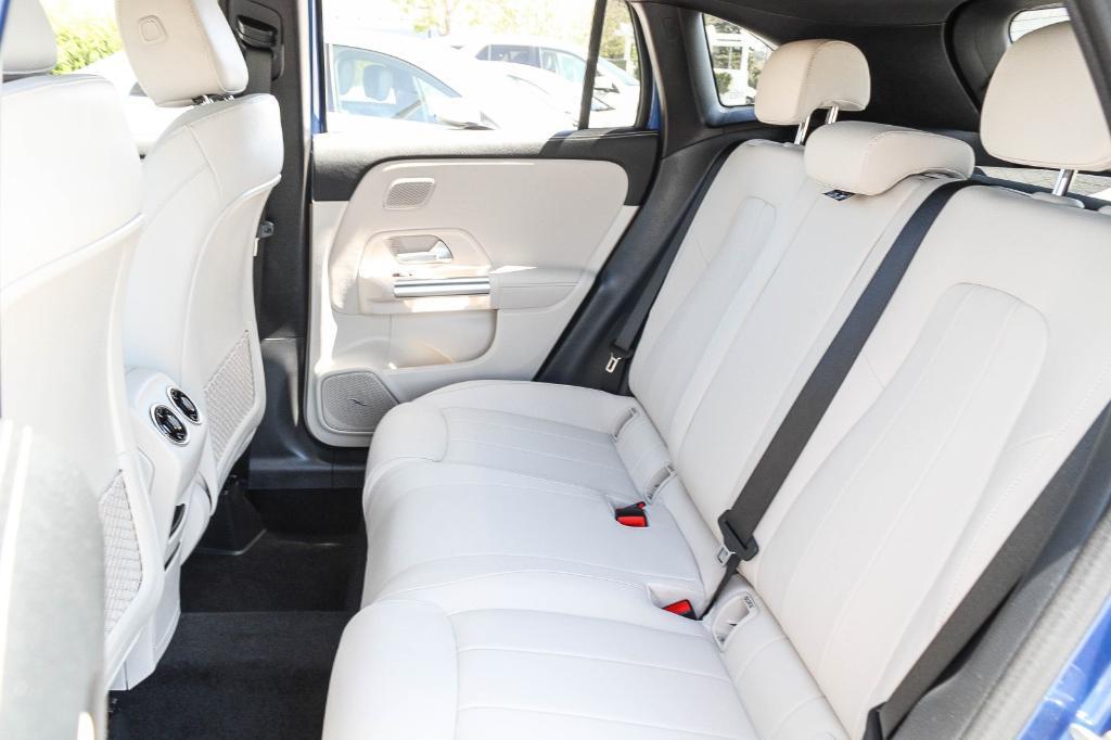 new 2025 Mercedes-Benz GLA 250 car, priced at $52,355