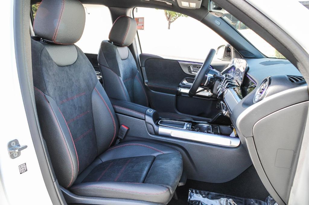 new 2025 Mercedes-Benz GLB 250 car, priced at $53,965