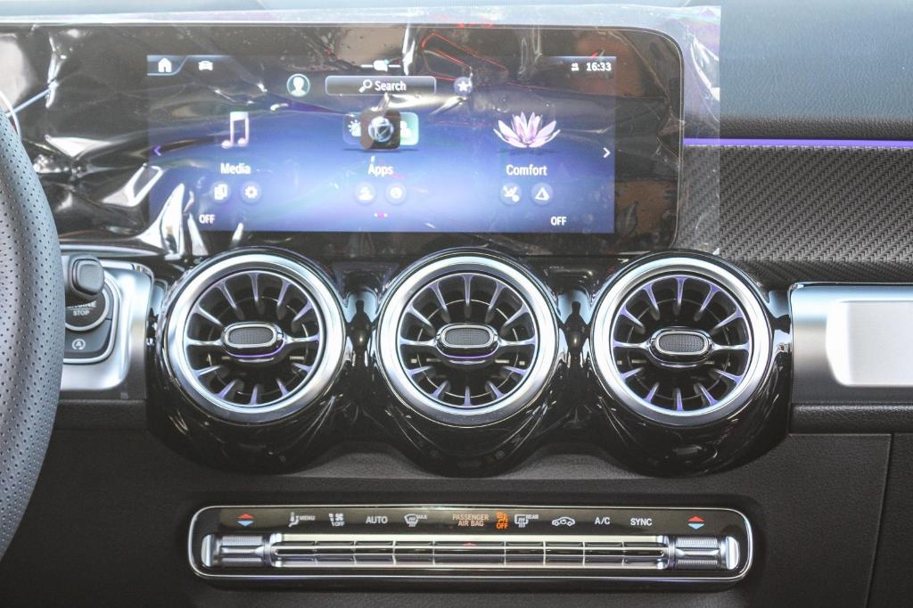 new 2025 Mercedes-Benz GLB 250 car, priced at $53,965
