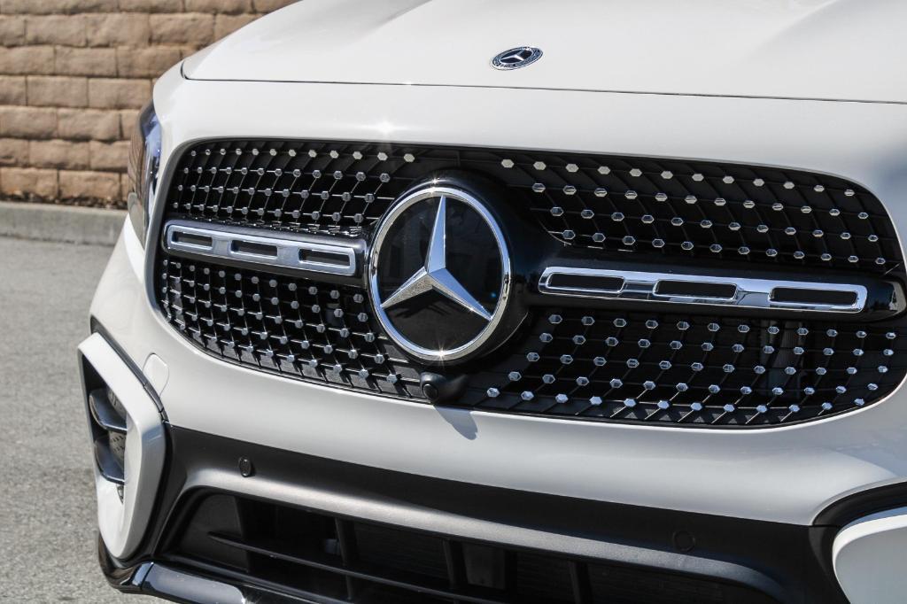 new 2025 Mercedes-Benz GLB 250 car, priced at $53,965