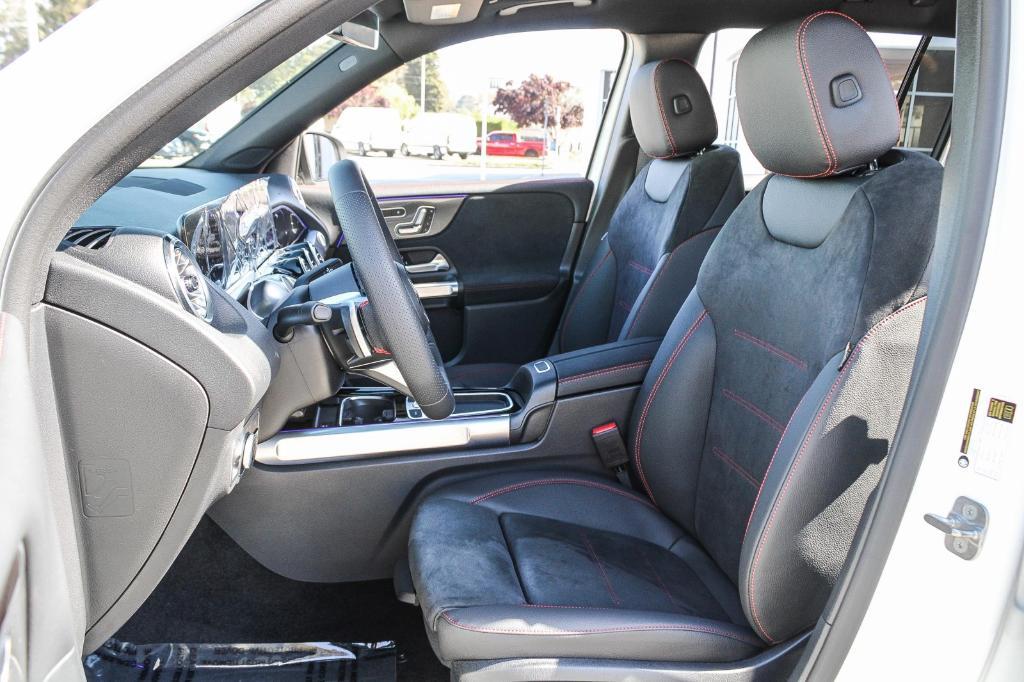 new 2025 Mercedes-Benz GLB 250 car, priced at $53,965