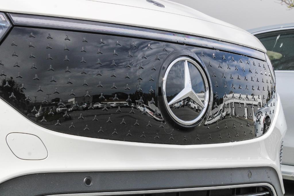 new 2025 Mercedes-Benz EQB 300 car, priced at $60,615