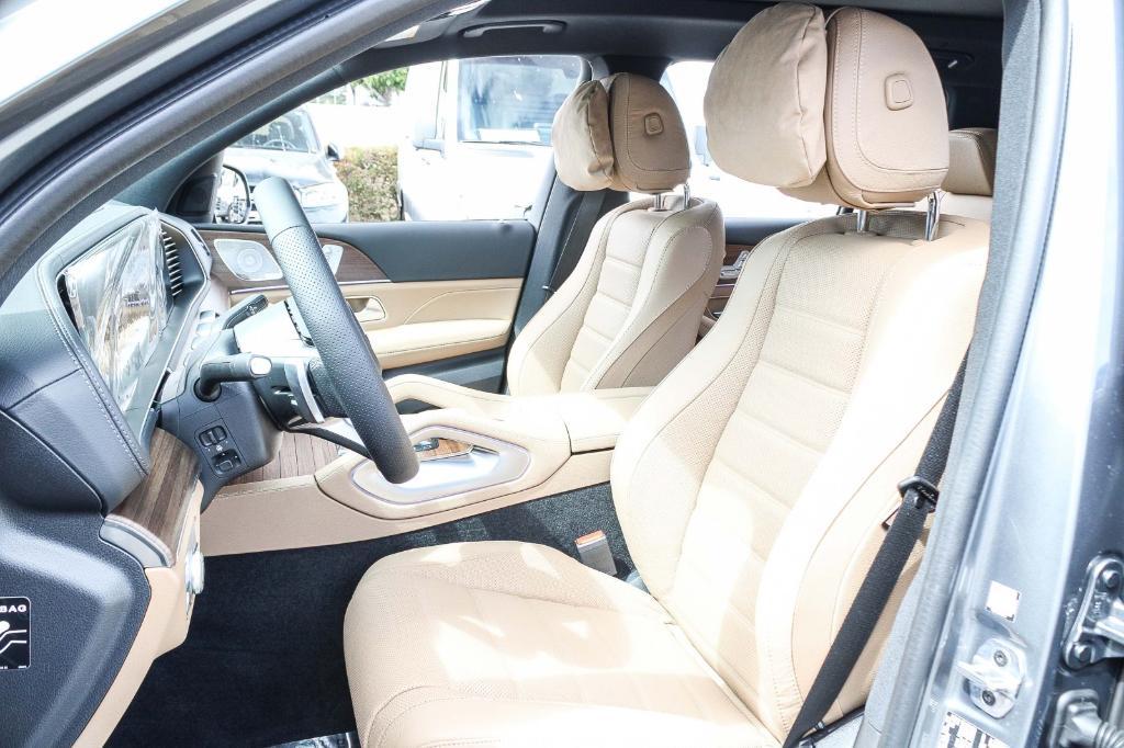 new 2025 Mercedes-Benz GLS 450 car, priced at $99,085