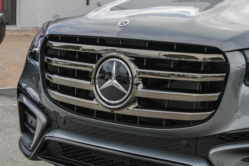 new 2025 Mercedes-Benz GLS 450 car, priced at $99,085