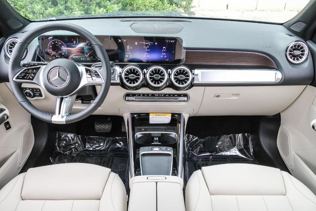new 2025 Mercedes-Benz GLB 250 car, priced at $52,610