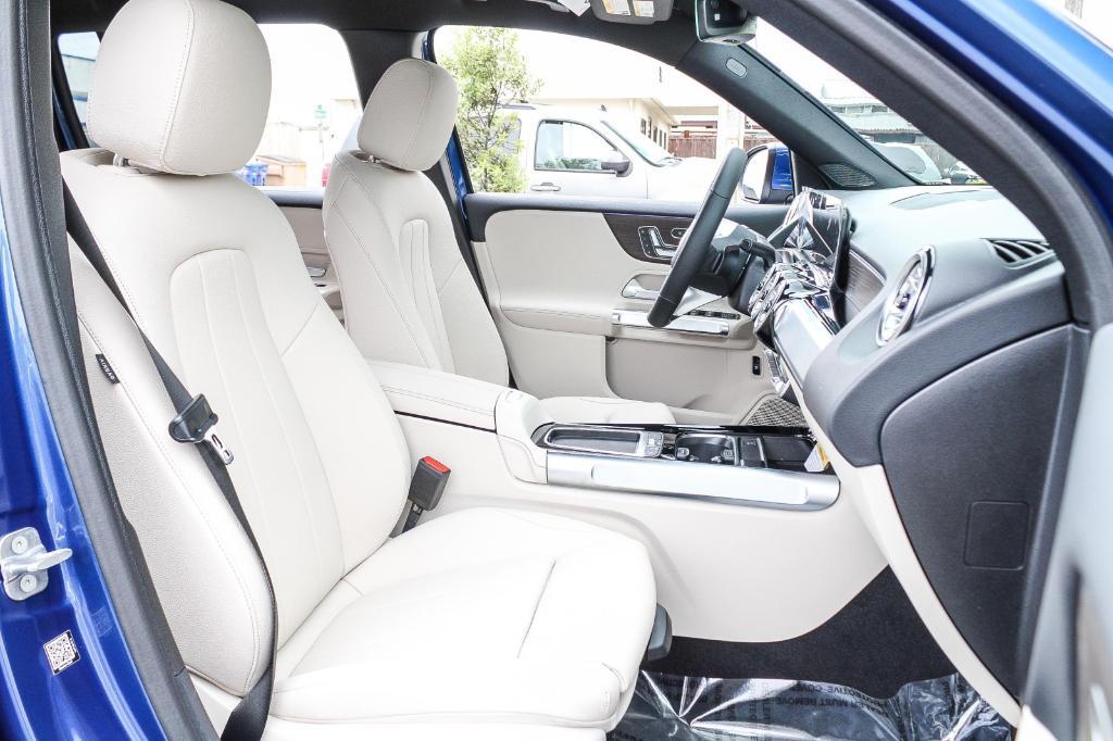 new 2025 Mercedes-Benz GLB 250 car, priced at $52,610