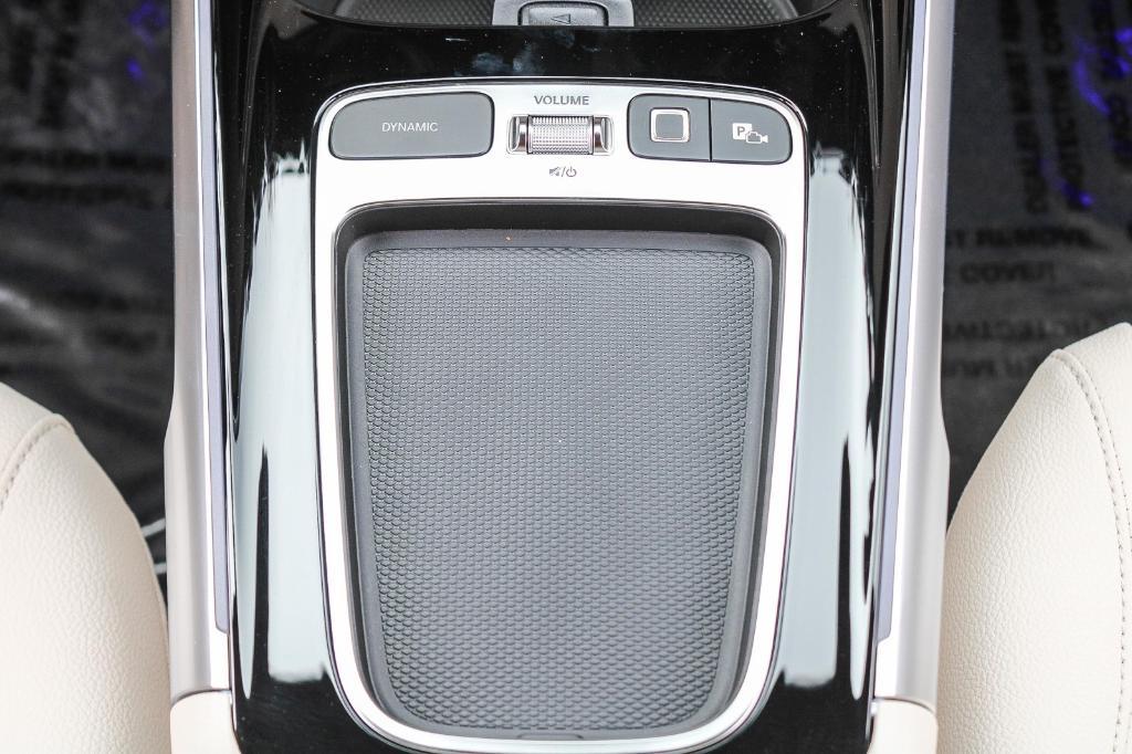 new 2025 Mercedes-Benz GLB 250 car, priced at $52,610