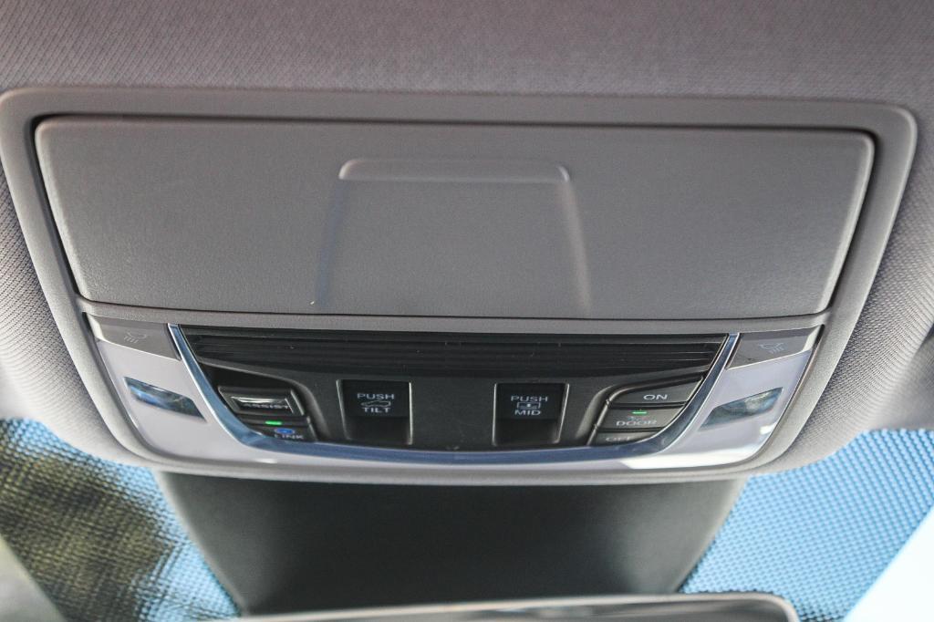 used 2022 Acura MDX car, priced at $42,333