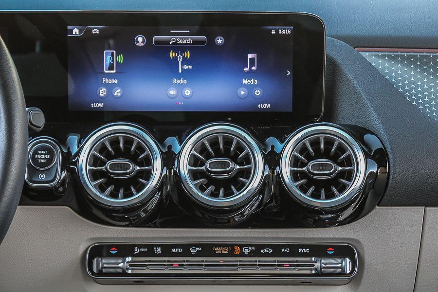 used 2025 Mercedes-Benz GLA 250 car, priced at $37,911