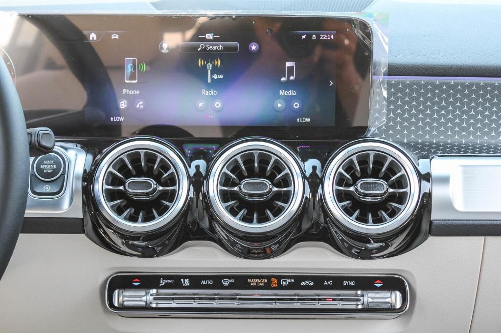 new 2025 Mercedes-Benz GLB 250 car, priced at $49,595