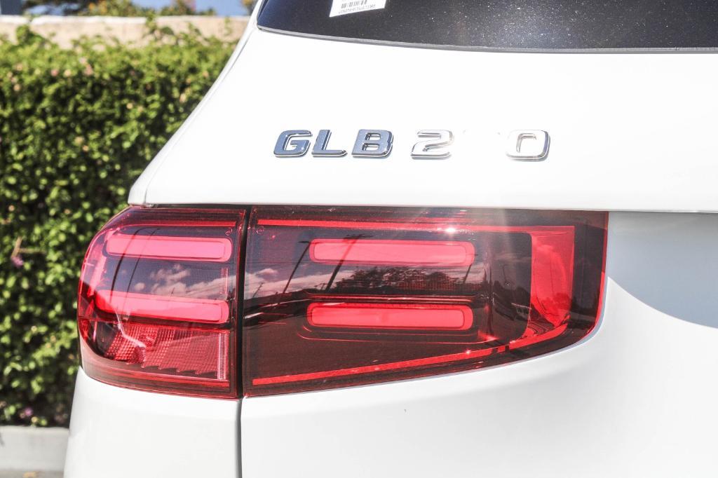 new 2025 Mercedes-Benz GLB 250 car, priced at $49,595