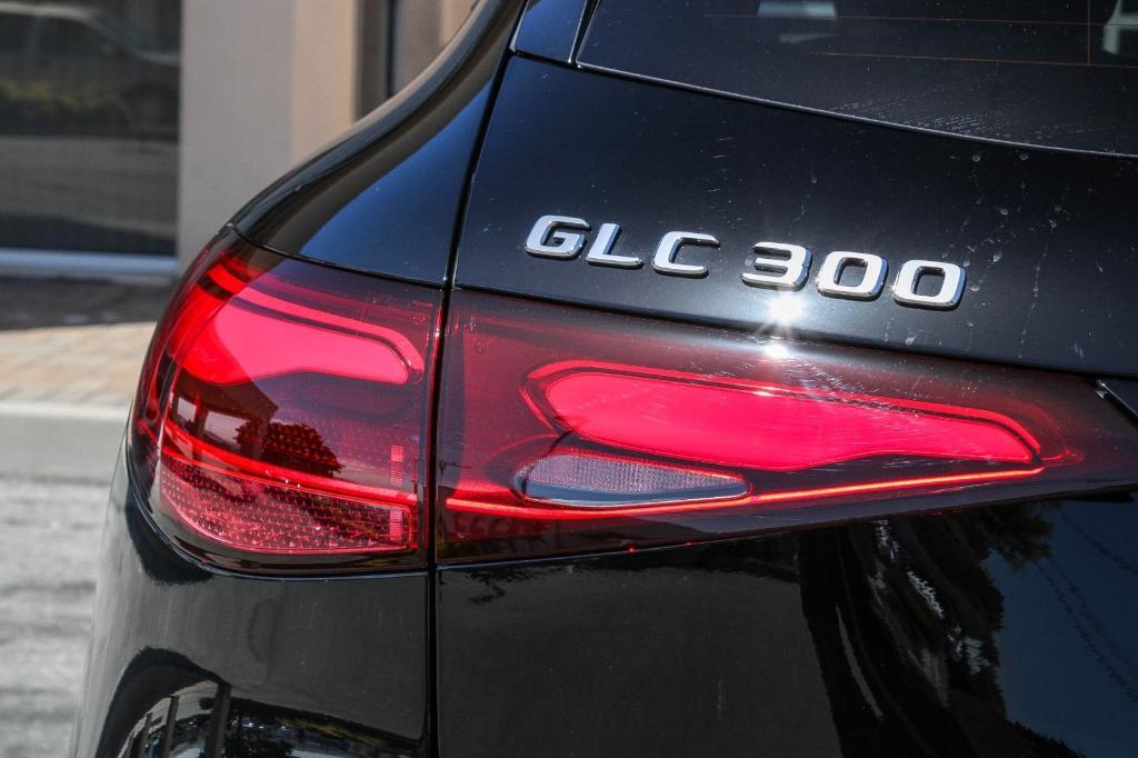 new 2024 Mercedes-Benz GLC 300 car, priced at $53,615