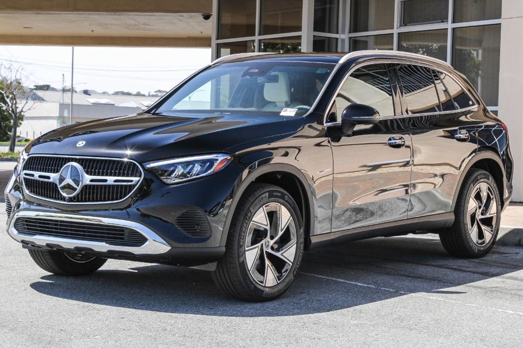 new 2024 Mercedes-Benz GLC 300 car, priced at $53,615