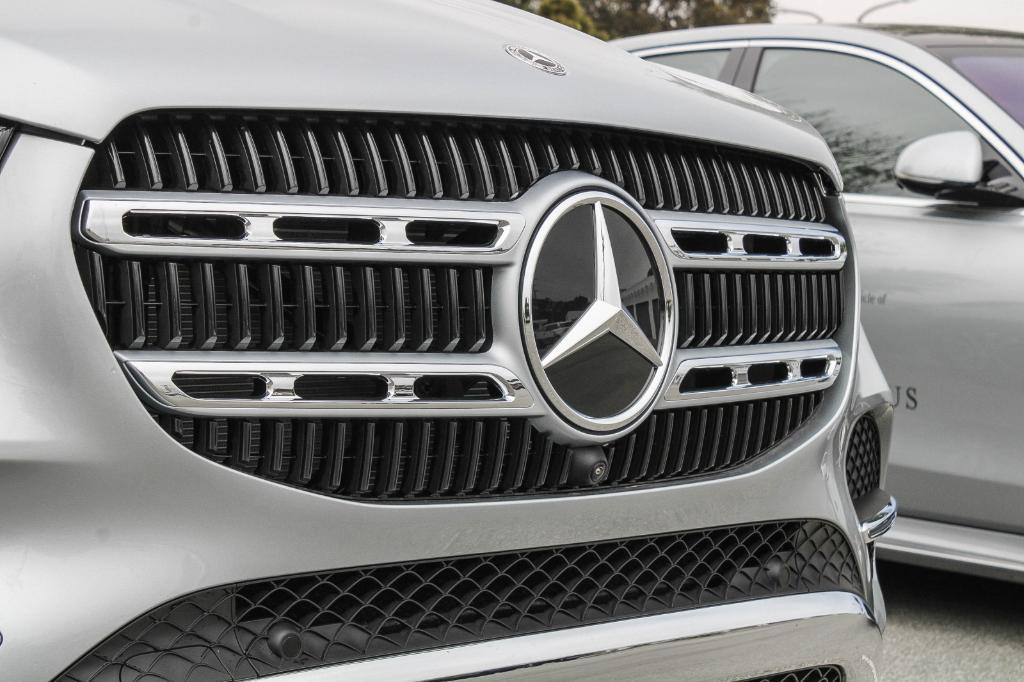 new 2025 Mercedes-Benz GLE 450e car, priced at $76,215