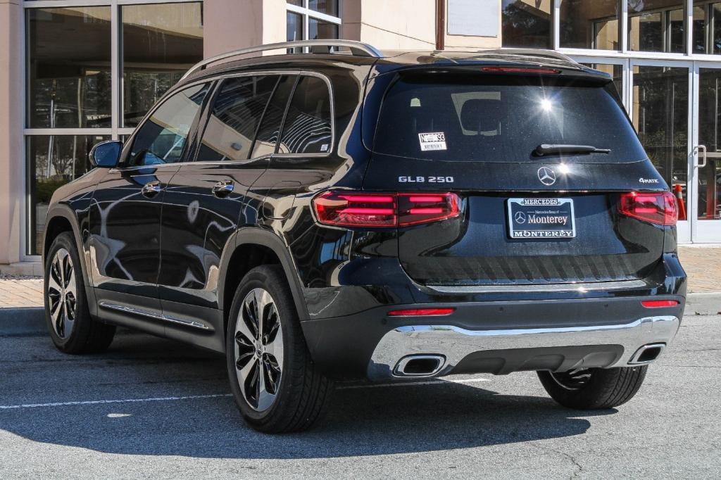 new 2024 Mercedes-Benz GLB 250 car, priced at $53,815