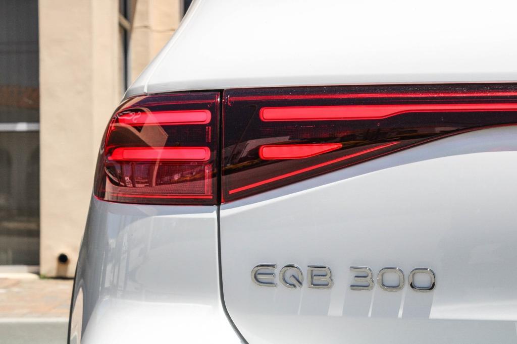 new 2024 Mercedes-Benz EQB 300 car, priced at $61,195