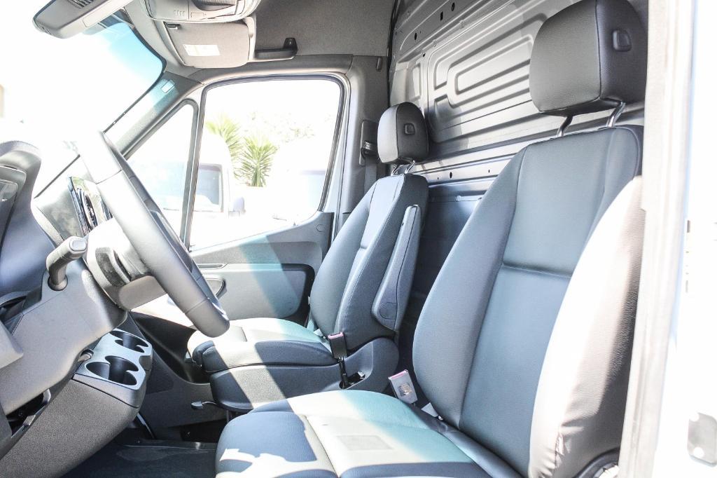 new 2025 Mercedes-Benz Sprinter 2500 car, priced at $70,982
