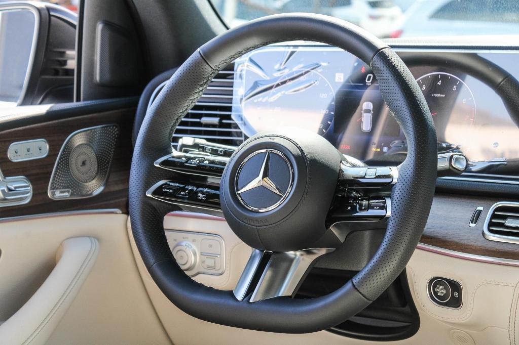 new 2025 Mercedes-Benz GLS 580 car, priced at $124,645