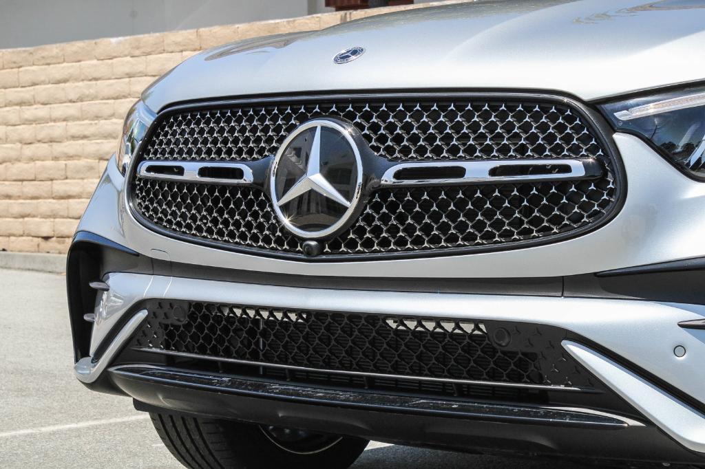 new 2025 Mercedes-Benz GLC 350e car, priced at $68,555