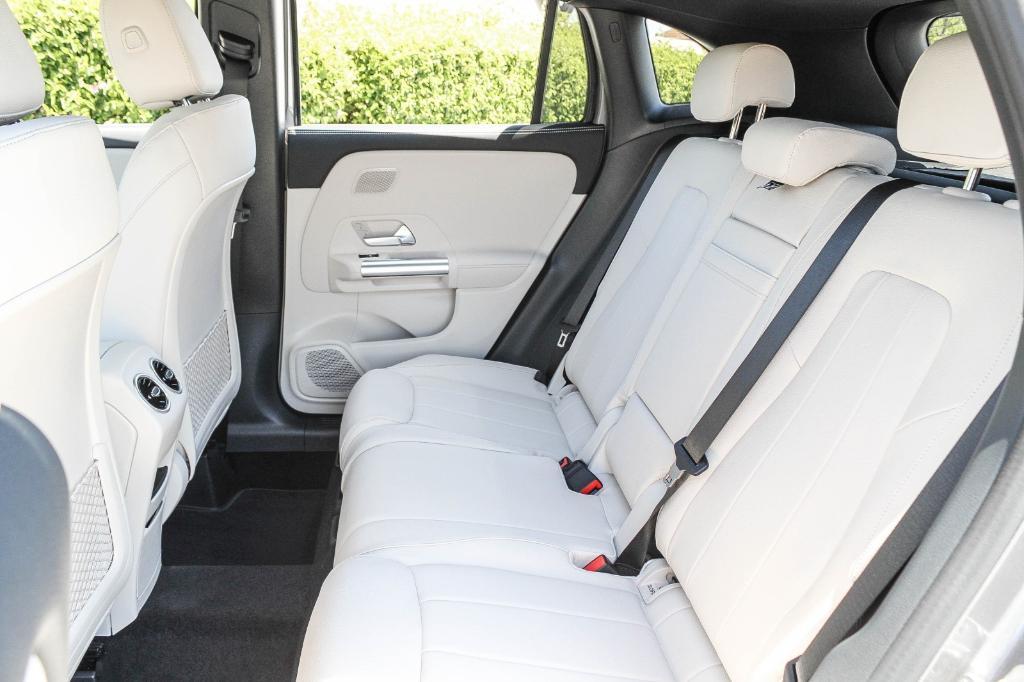 new 2025 Mercedes-Benz GLA 250 car, priced at $50,460
