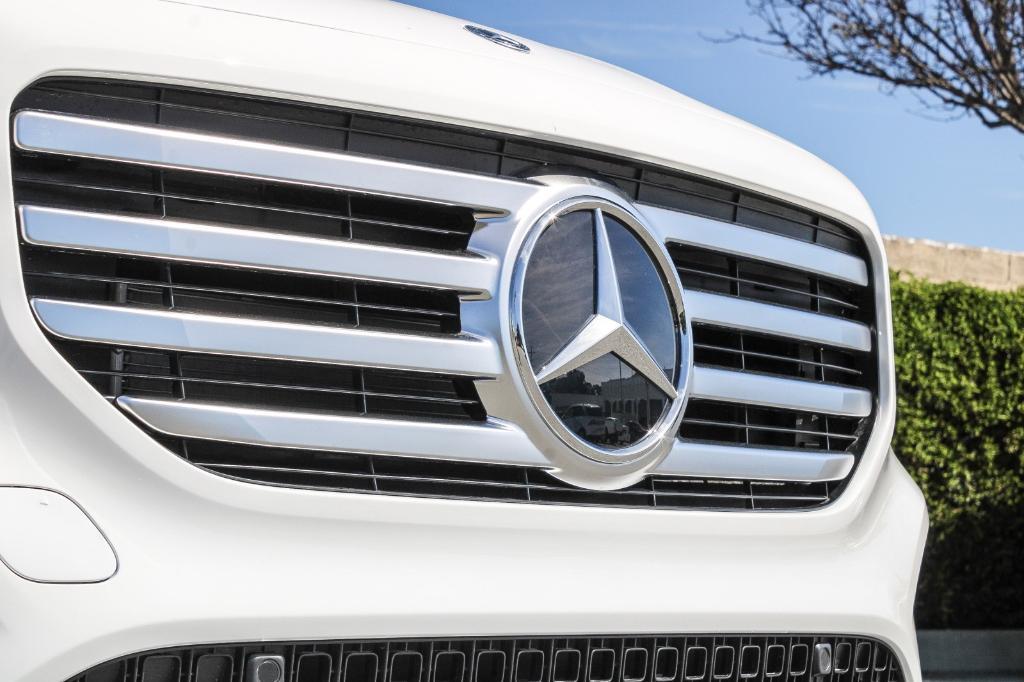 new 2025 Mercedes-Benz GLB 250 car, priced at $49,605