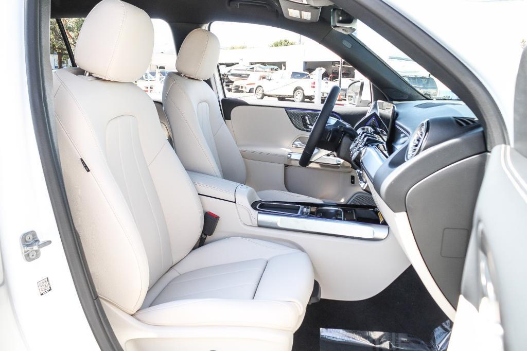 new 2025 Mercedes-Benz GLB 250 car, priced at $49,605