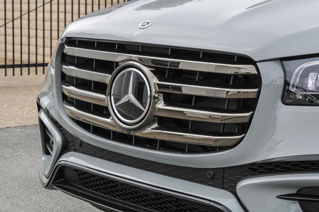 new 2025 Mercedes-Benz GLS 450 car, priced at $105,955
