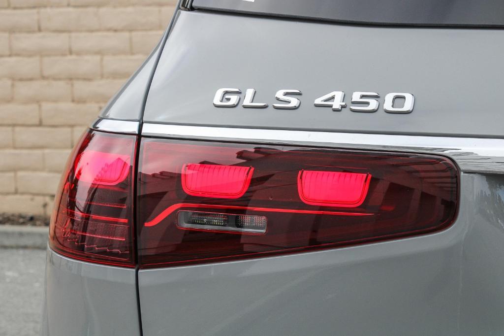 new 2025 Mercedes-Benz GLS 450 car, priced at $105,955