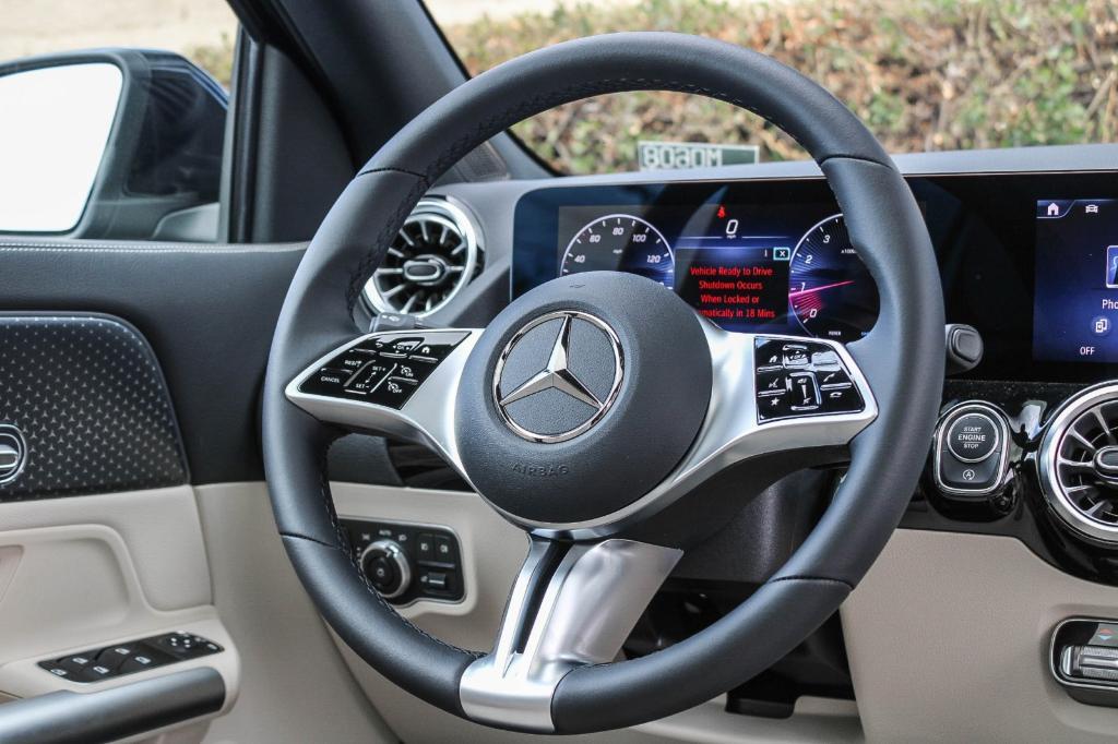 new 2025 Mercedes-Benz GLA 250 car, priced at $45,650