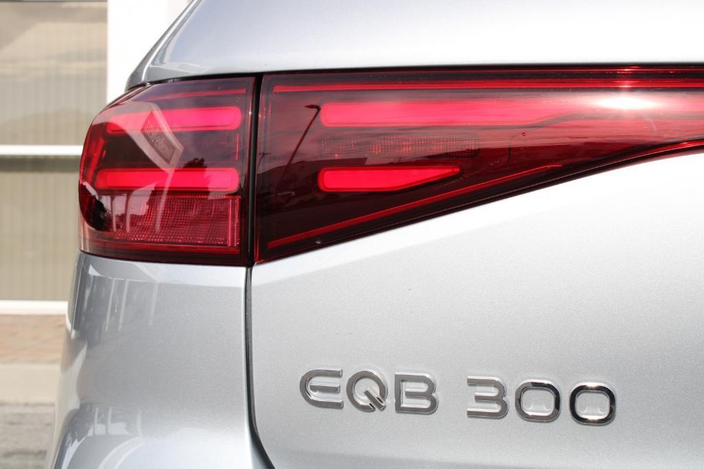 new 2024 Mercedes-Benz EQB 300 car, priced at $61,015