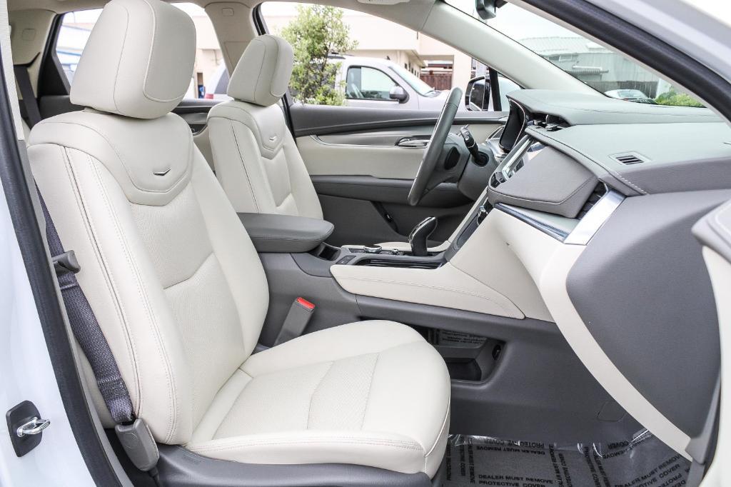 used 2022 Cadillac XT5 car, priced at $33,991