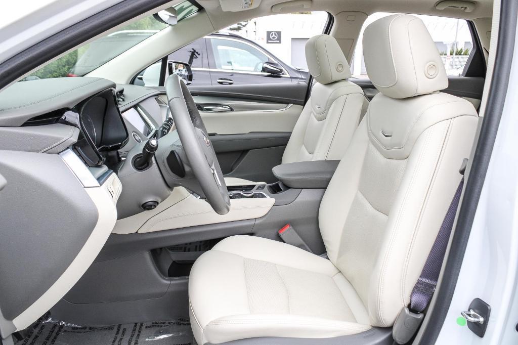 used 2022 Cadillac XT5 car, priced at $33,991