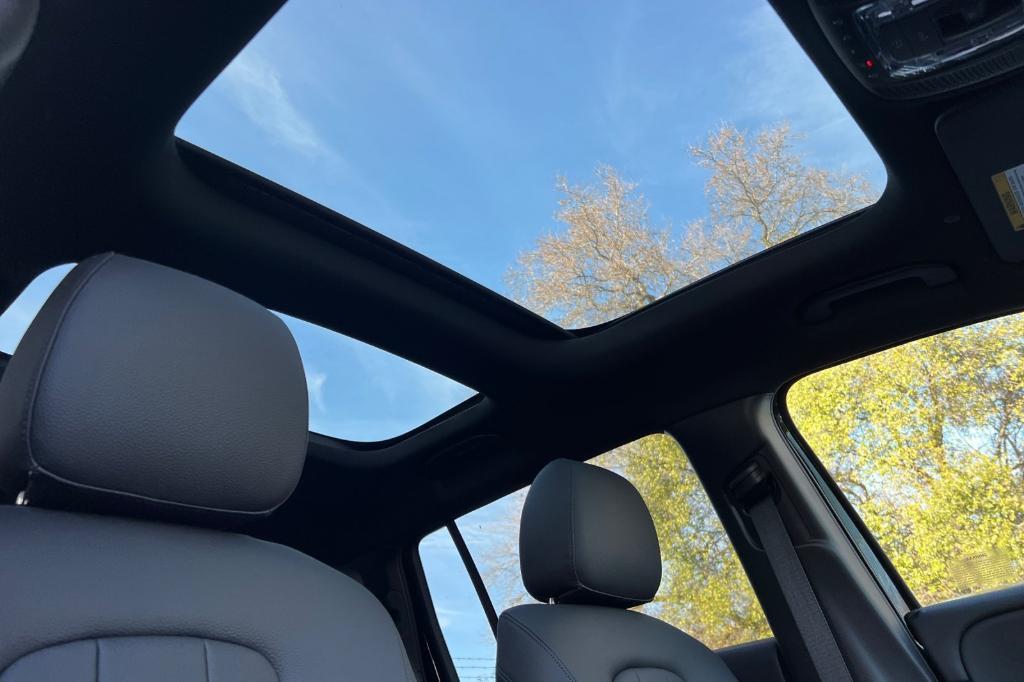 new 2025 Mercedes-Benz GLB 250 car, priced at $49,590