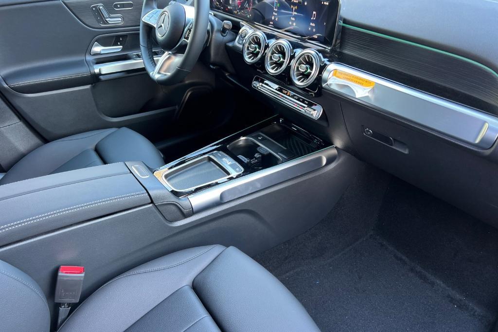 new 2025 Mercedes-Benz GLB 250 car, priced at $49,590