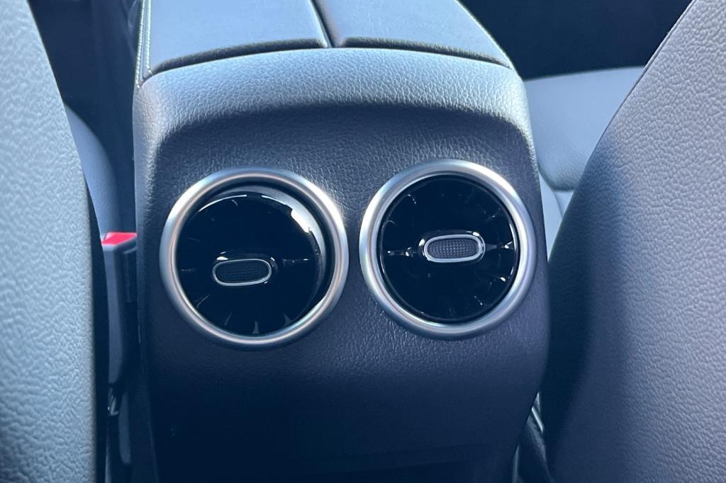new 2025 Mercedes-Benz GLB 250 car, priced at $49,590