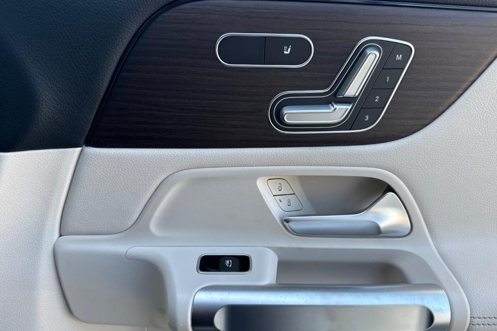 new 2026 Mercedes-Benz GLB 250 car, priced at $48,390