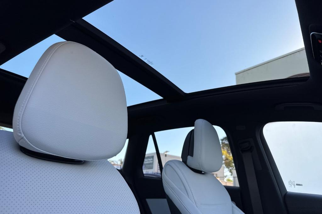 new 2026 Mercedes-Benz GLC 300 car, priced at $61,285