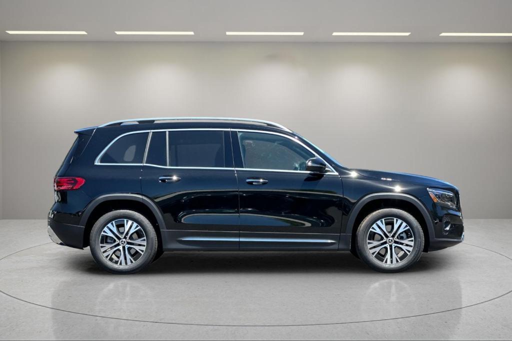 new 2025 Mercedes-Benz GLB 250 car, priced at $47,420