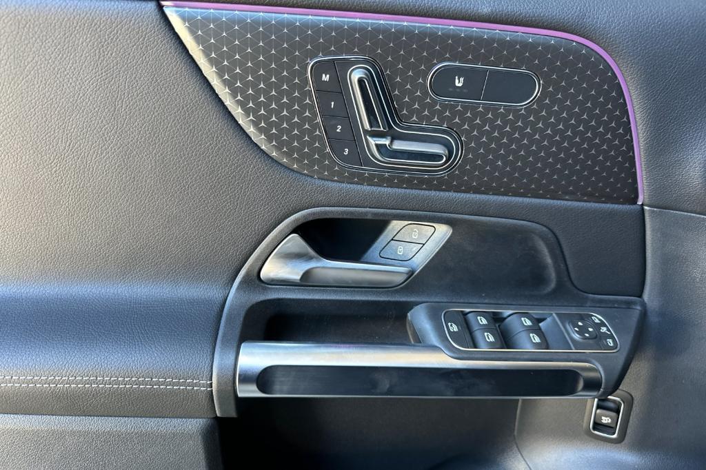new 2025 Mercedes-Benz GLB 250 car, priced at $47,420