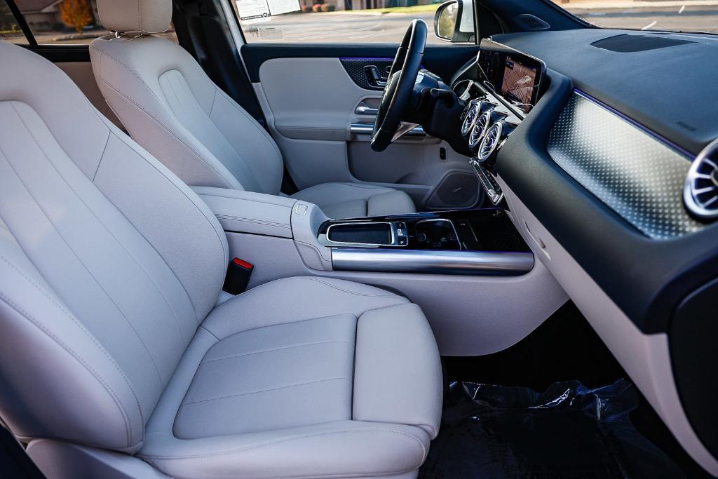 used 2025 Mercedes-Benz GLA 250 car, priced at $40,990