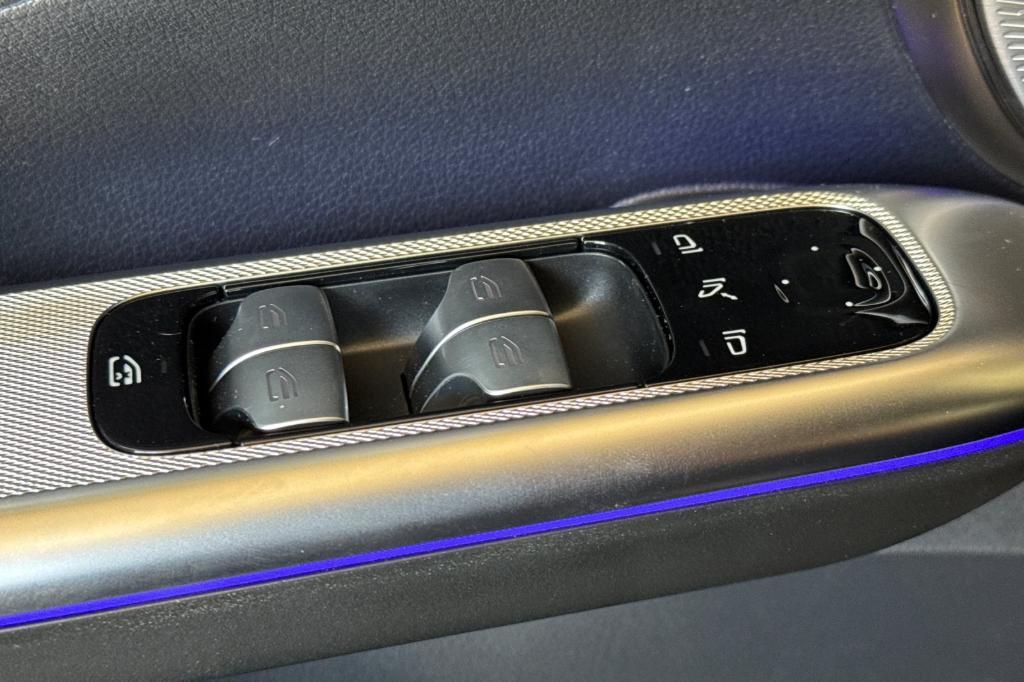 new 2025 Mercedes-Benz GLC 300 car, priced at $54,550