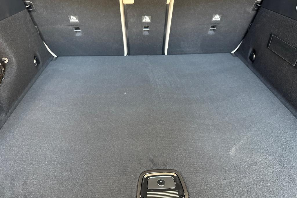 new 2025 Mercedes-Benz GLC 300 car, priced at $52,350