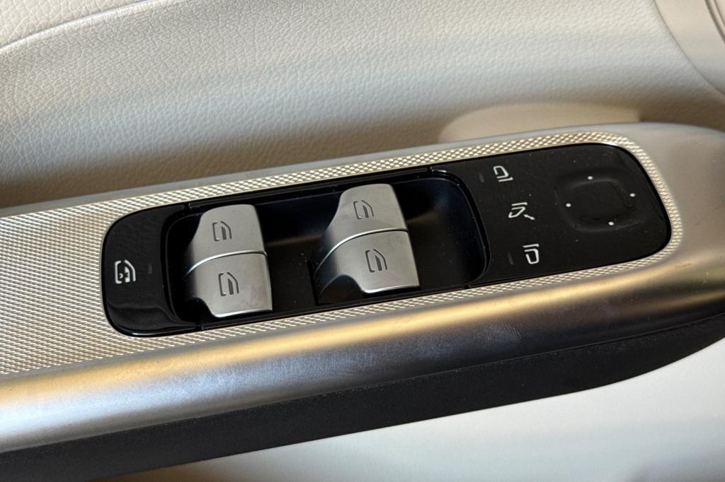 new 2025 Mercedes-Benz GLC 300 car, priced at $52,350