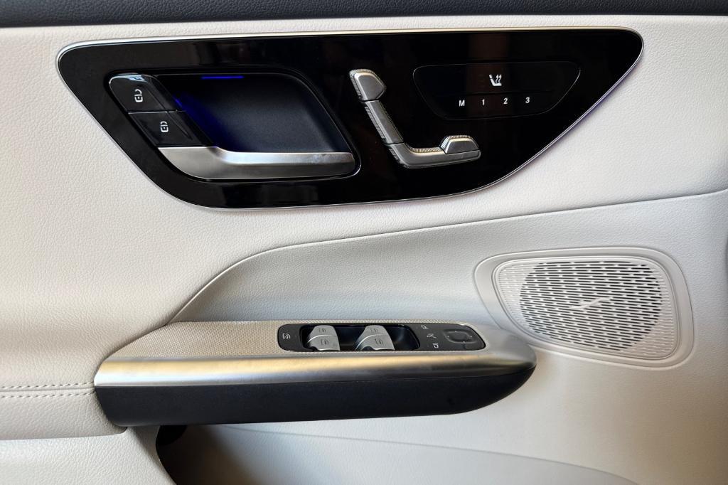 new 2025 Mercedes-Benz GLC 300 car, priced at $52,350