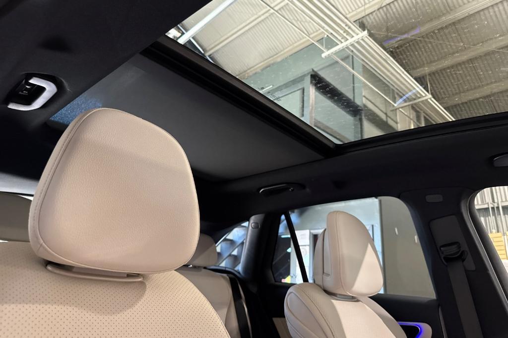 new 2025 Mercedes-Benz GLC 300 car, priced at $52,350