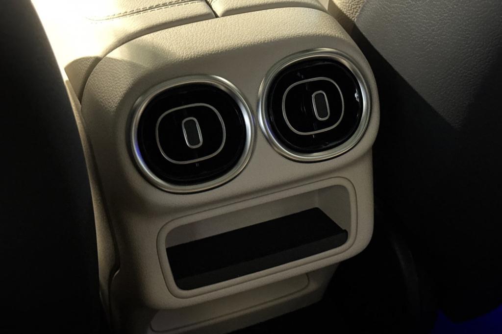 new 2025 Mercedes-Benz GLC 300 car, priced at $52,350