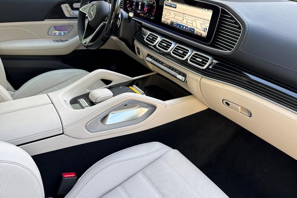 new 2025 Mercedes-Benz GLE 580 car, priced at $113,295