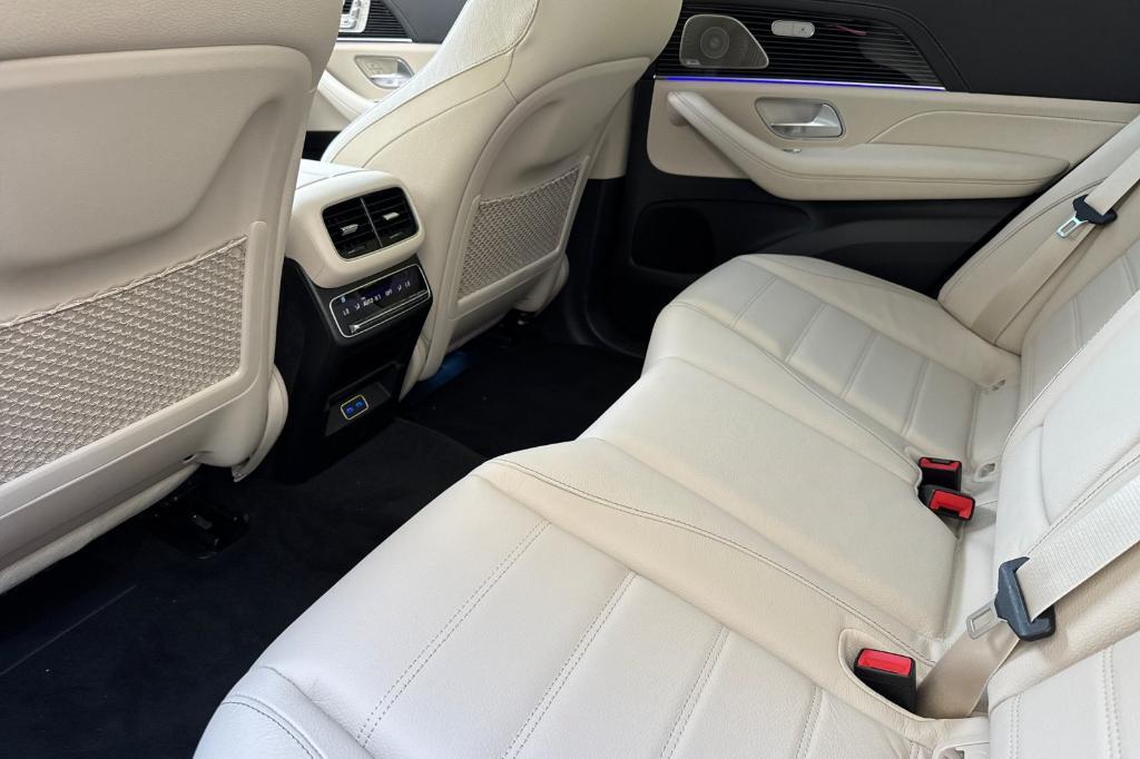 new 2025 Mercedes-Benz GLE 580 car, priced at $113,295